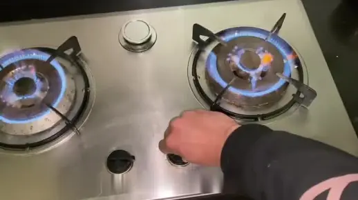 燃气灶有火不燃怎么回事