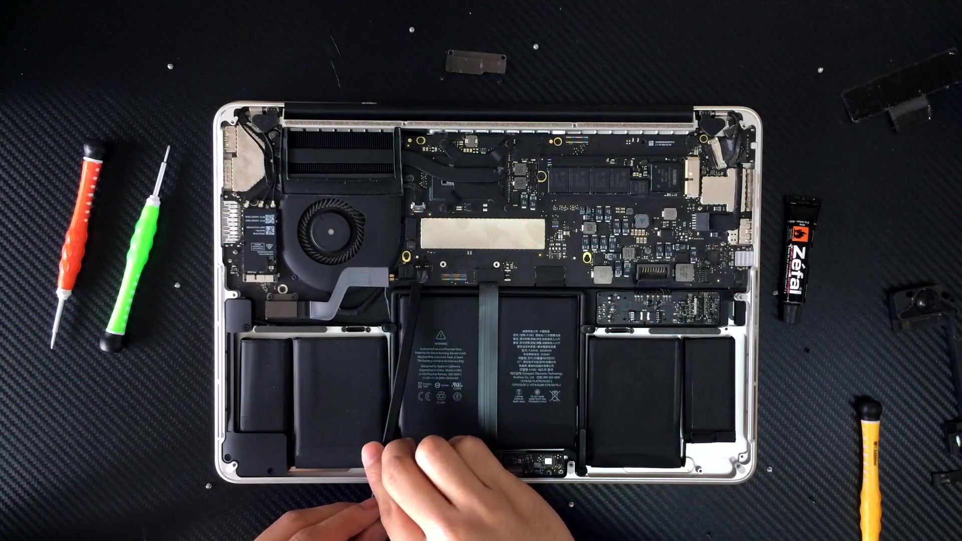 MacBook Pro 更换扬声器 - 拆机乐园 数码之家
