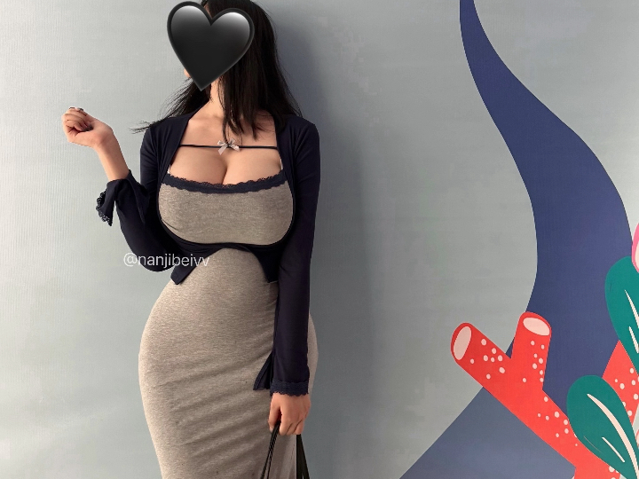 就穿这套和你出去吧~