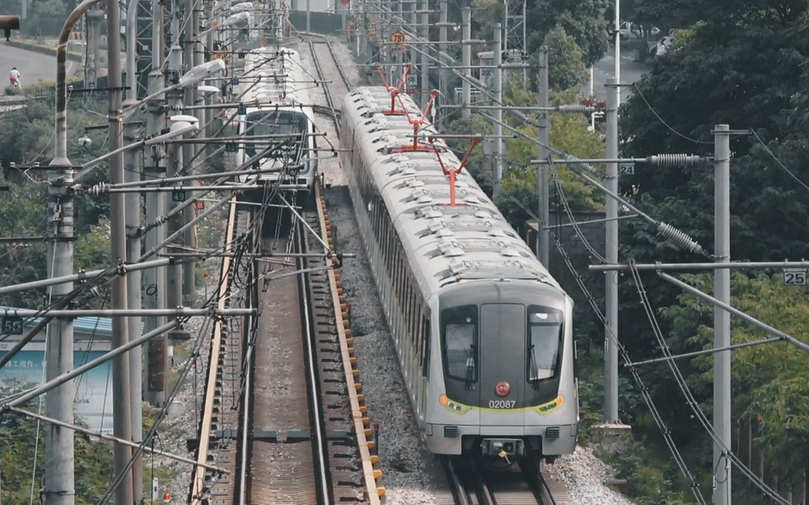 [火车[上海地铁&crh6f 上海二号线新车"绿灯侠 列车测试 株机厂