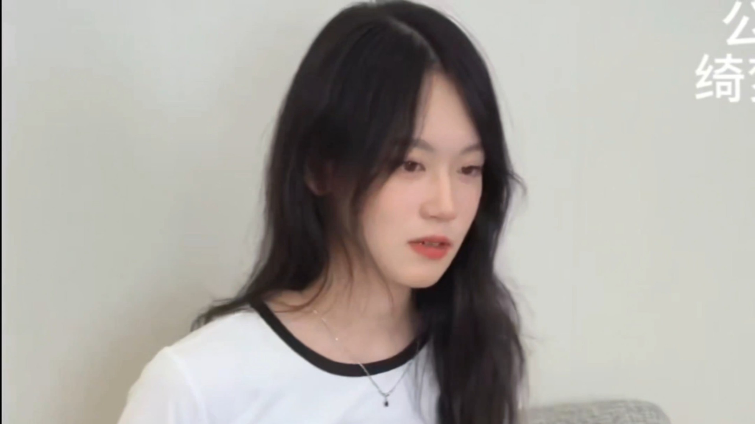 新一期，顶级颜值校花,兼职模特御姐,4K摄影！