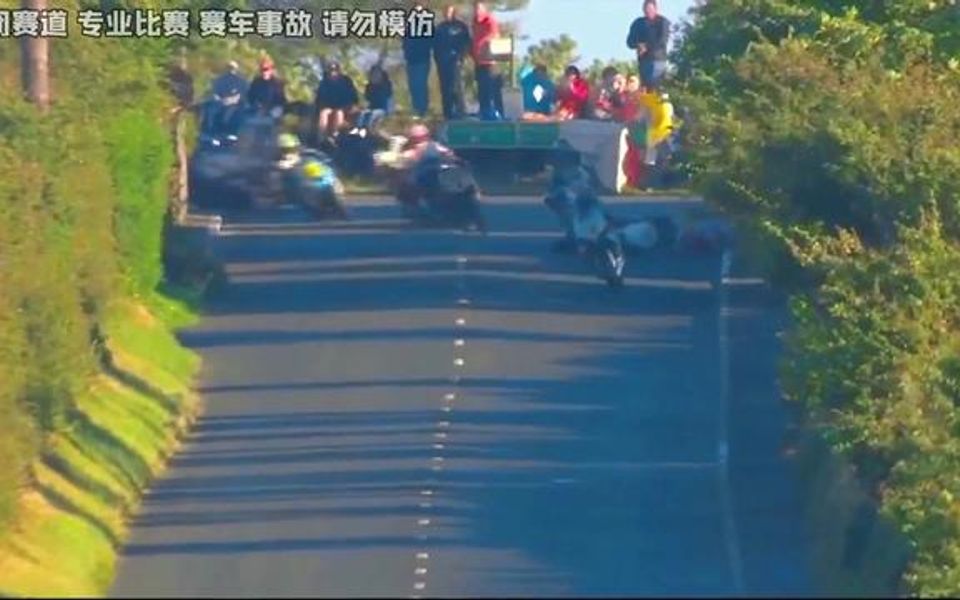 勇士们每次出征天使都会紧随其后守护他们致敬曼岛飞行医生约翰汉德斯