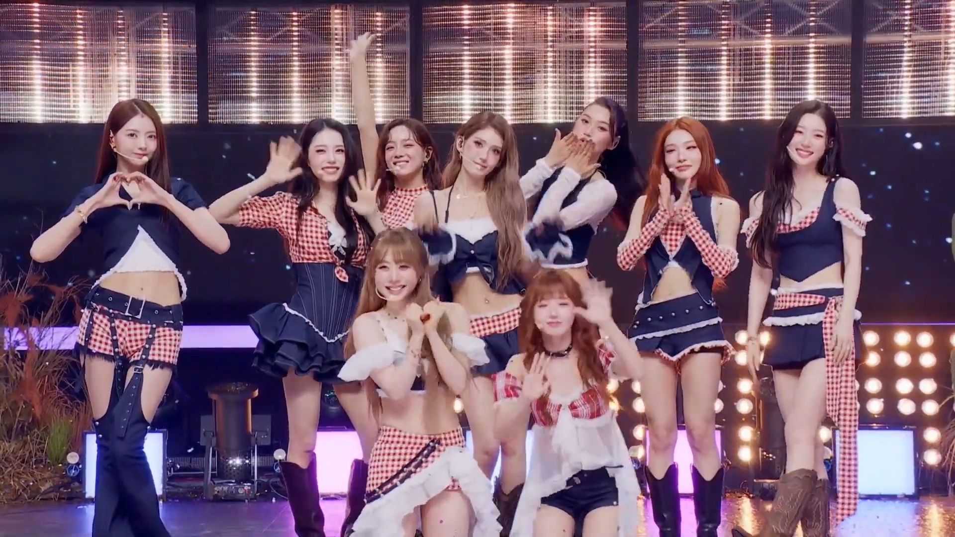 I.O.I最新回归曲Suddenly+Where My Girls At首打歌舞台