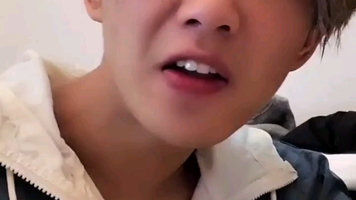 大家好我叫鹿哈