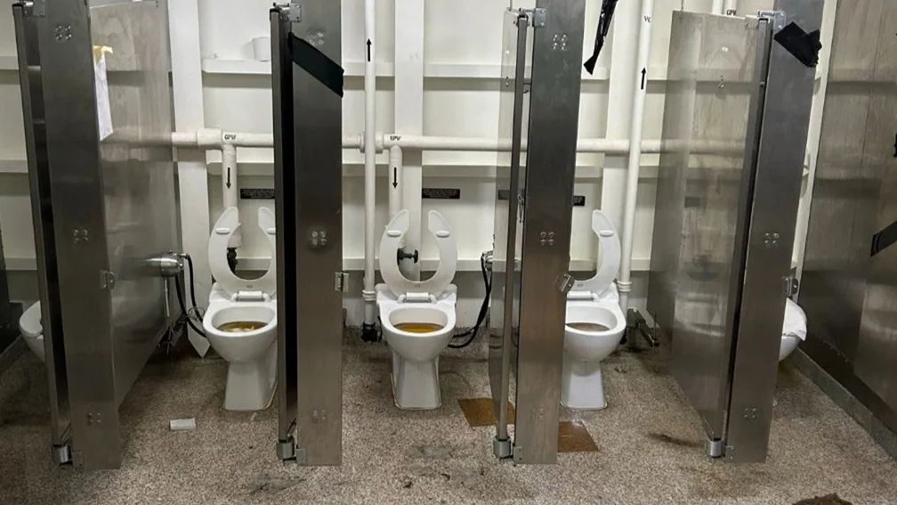 福特号航母厕所门事件