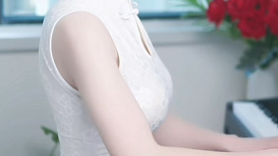 小晴🎹 旗袍包臀裙 优雅弹钢琴 录屏20250710