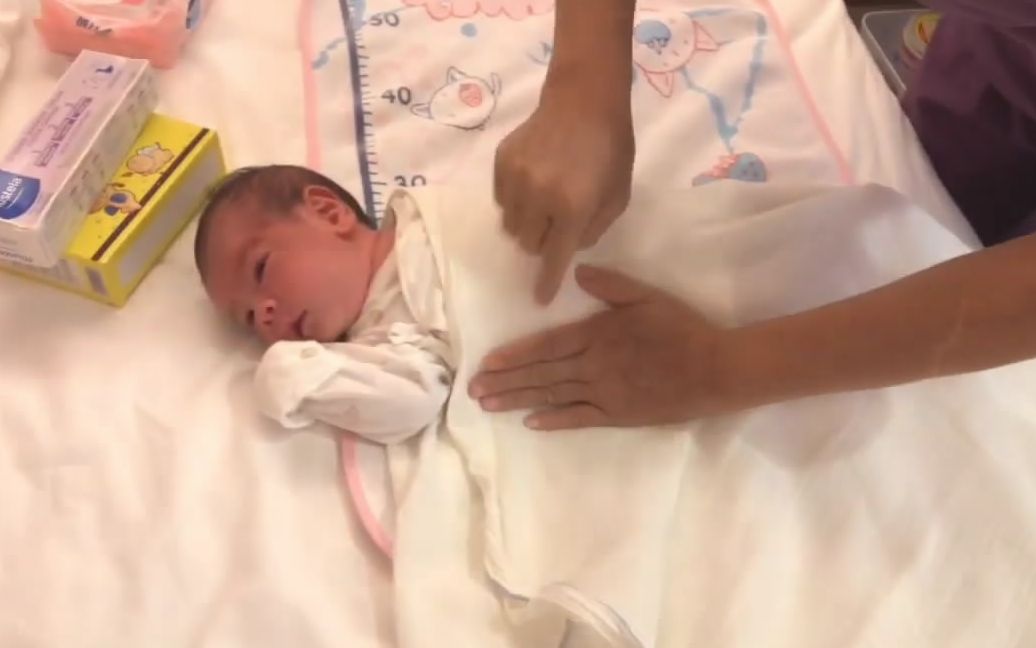 专业产科护士教你包新生儿襁褓，简单易学，让宝宝舒舒服服！