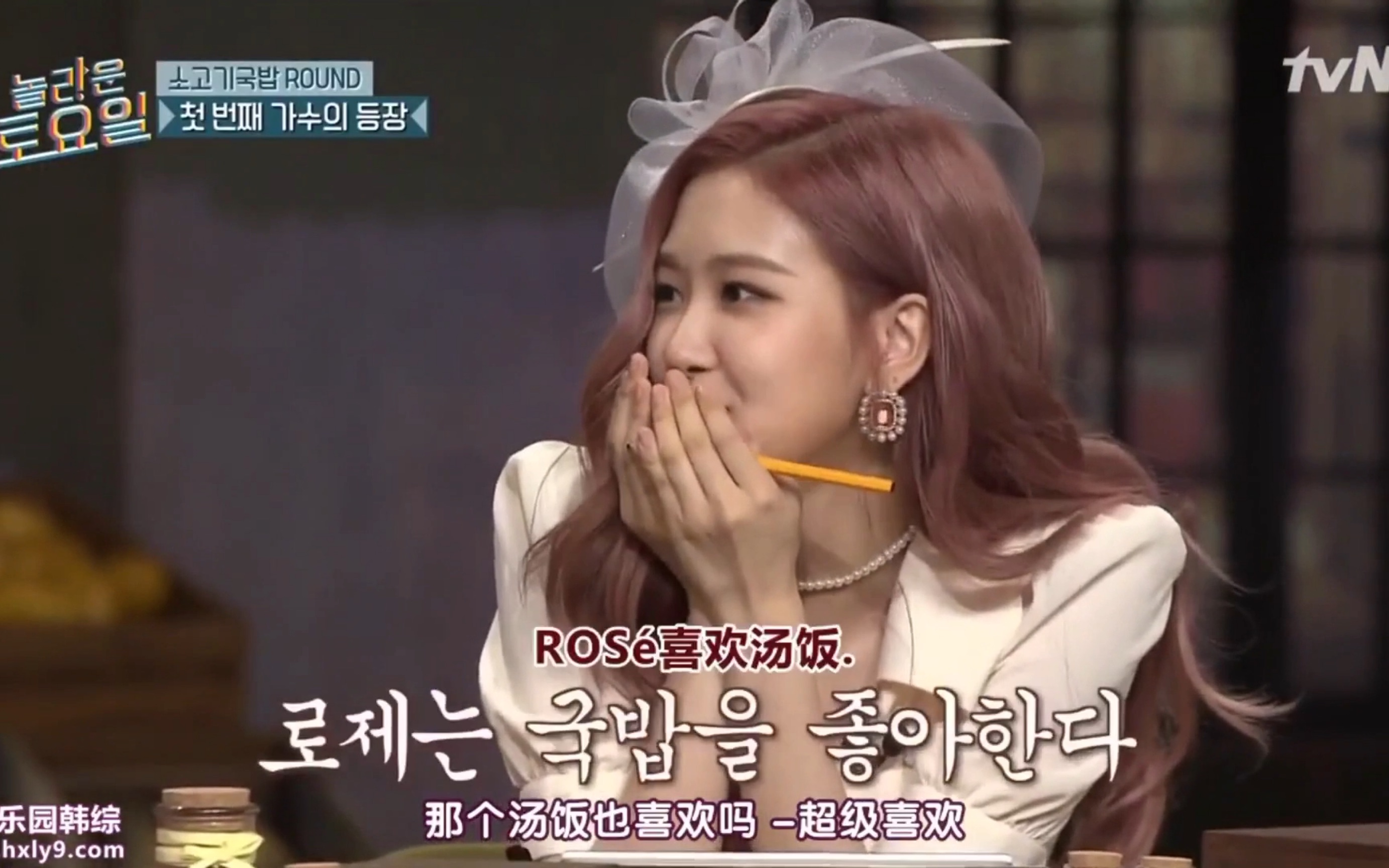 blackpink肉肉吃玉米,blackpink肉肉 【blackpink】【朴彩英】【金智秀】【惊人的星期六】肉肉看到吃的就