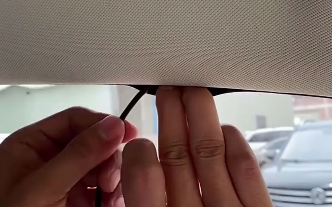 行车记录仪后摄像头走线安装教程（SUV车型为例），还是推荐单镜头够用，免走线的方便些