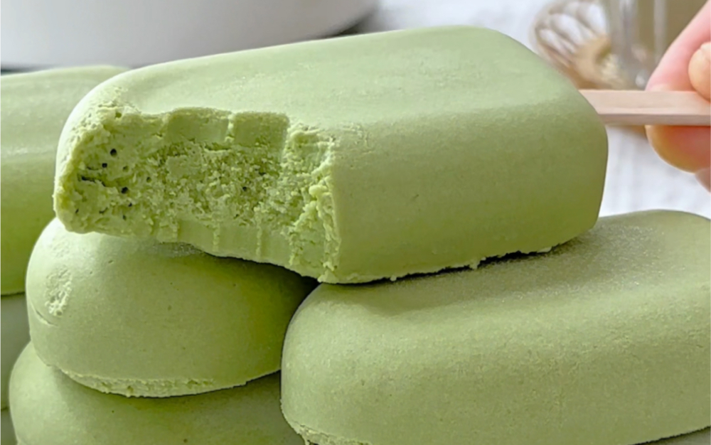 夏日必备两款解暑绿豆甜品：细腻无冰渣、满口绿豆清香的「绿豆沙雪糕」和浓香的「绿豆沙牛乳」#破壁机美食 #绿豆沙牛乳 #绿豆雪糕