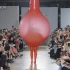 圣马丁学生气球服装设计走红网络，模特们穿大气球走秀