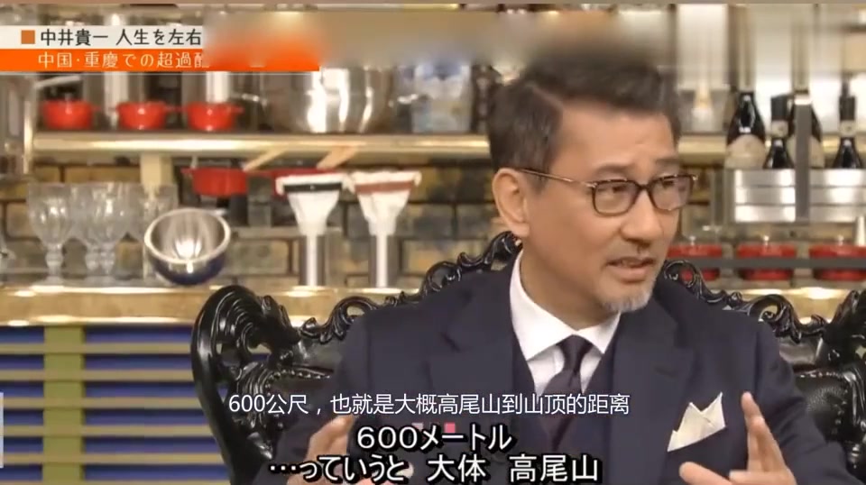 日本节目：讲述中国拍戏，实在是太累了，饿到像猪吃泔水一样猛！