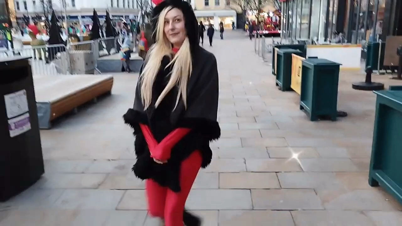 Street hotties!