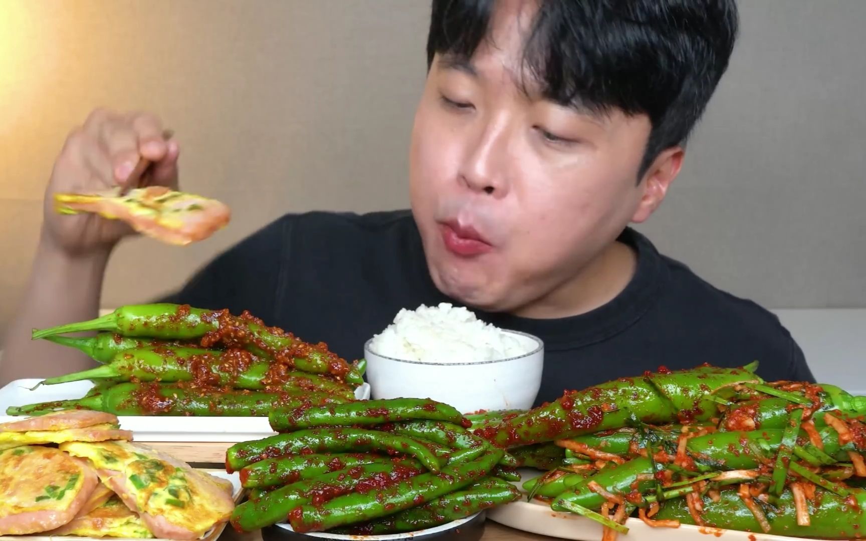 [buddle] 最喜欢看寒酸哥吃辣椒了！！！