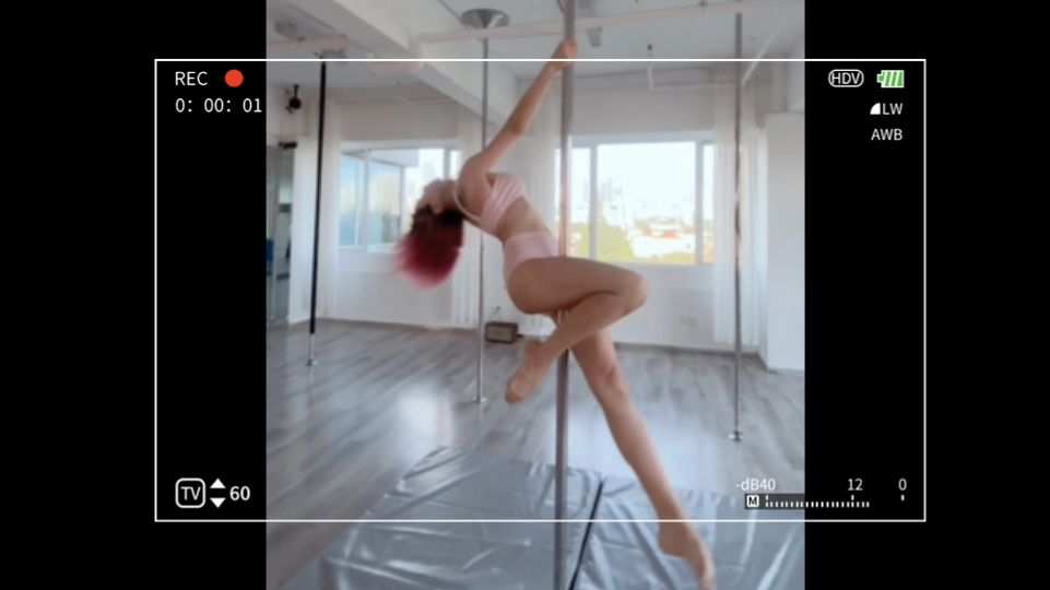 Fly up and dance in the air!