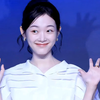 为自己的新剧打call，李瑜美参加奈飞“浮游生物”喜剧宣传活动。#李由美 #李瑜美 #红毯活动 #韩剧