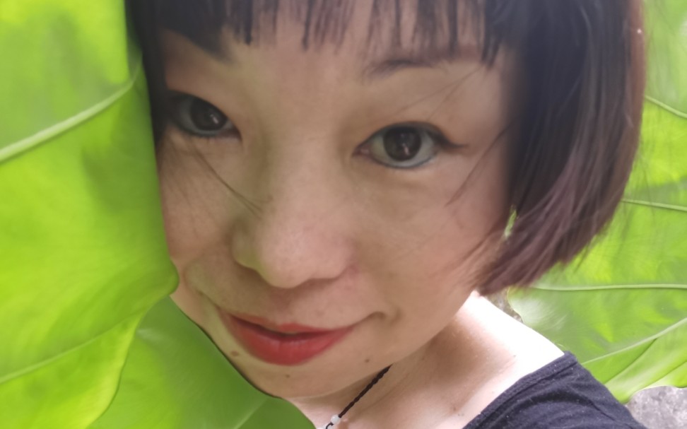 50岁老阿姨修剪滴水观音_哔哩哔哩_bilibili