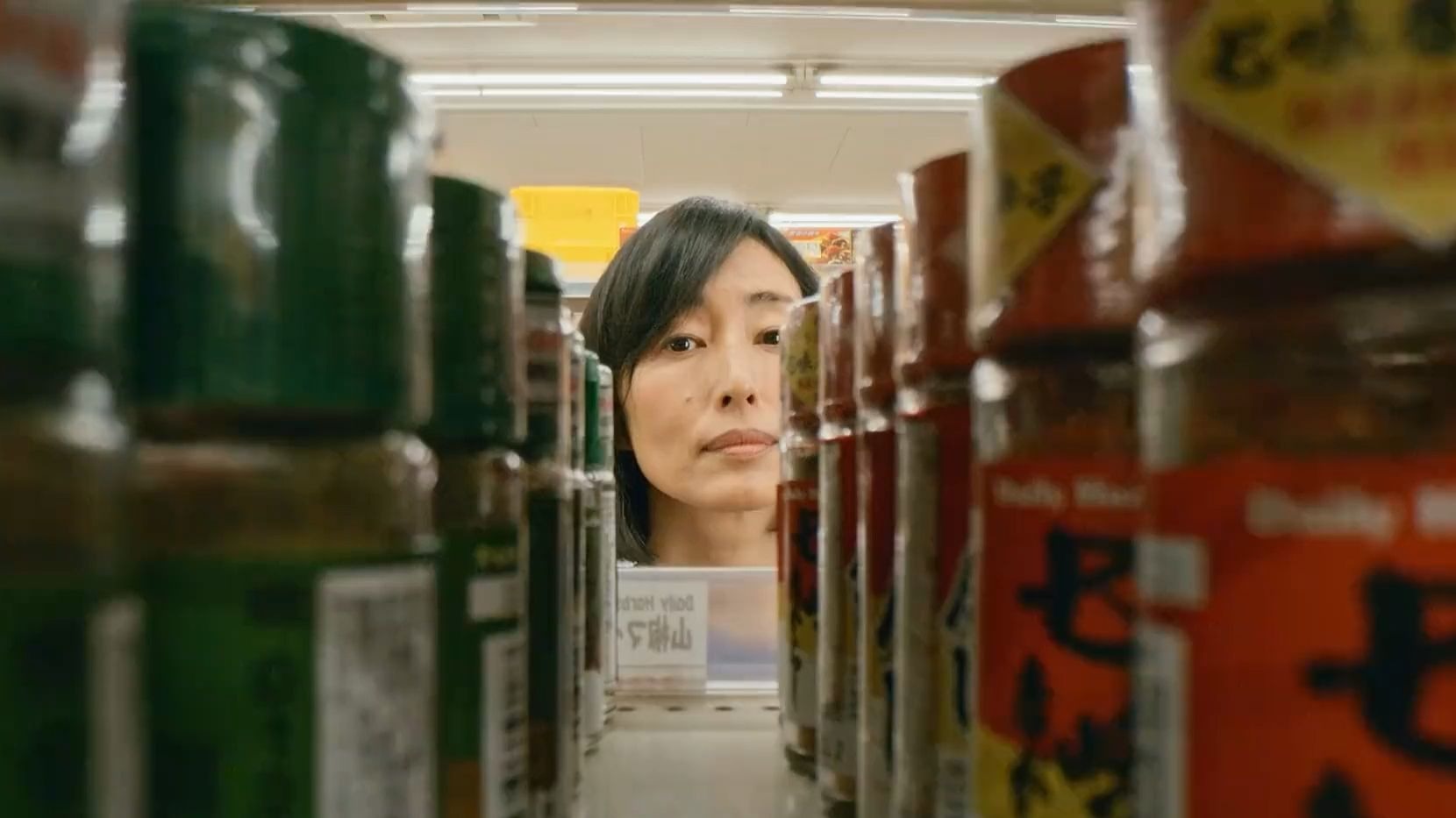 女人逛了十年超市都不用付钱，只要一捏手中的酱料瓶就消失不见，电影《忍者之家》