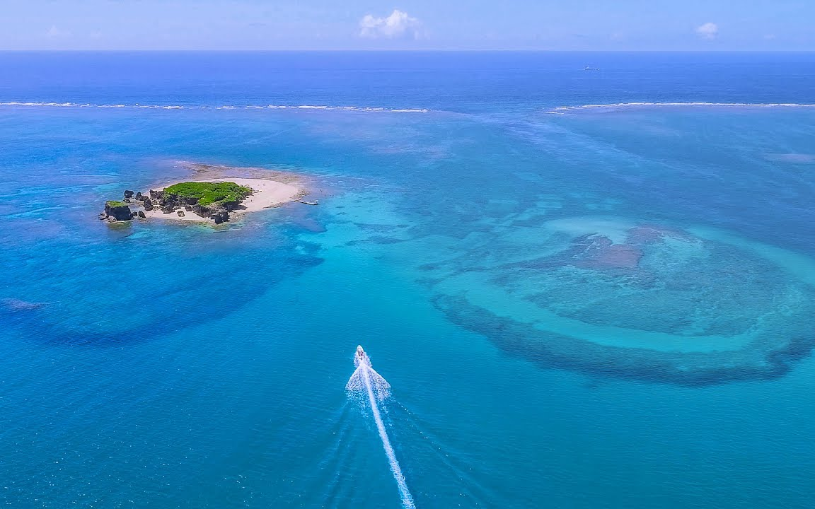 4k 冲绳 コマカ(komaka)岛- komaka jima in okinawa-bird"s eye view