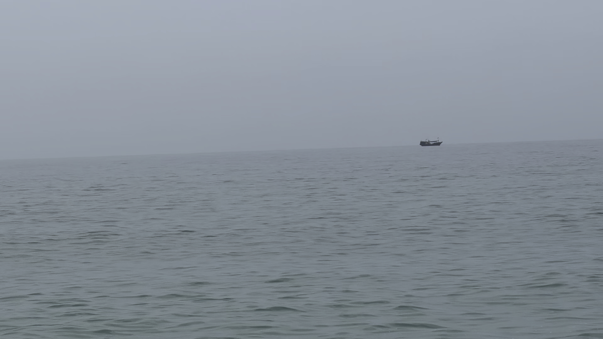 海南陵水黎安镇港门岭公园的海滩。