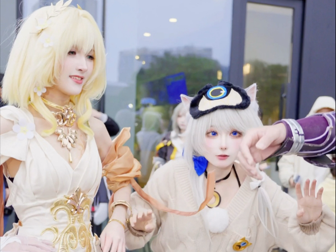 Only Meow can dance with Aya!