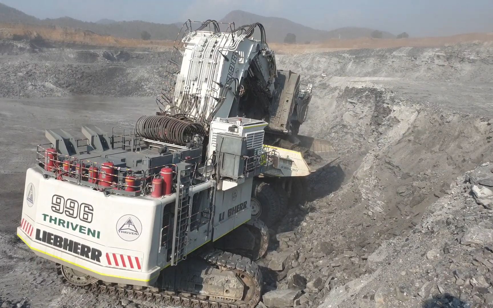世界上最大的挖掘机-996(铲-996)在#hazaribag煤矿工作