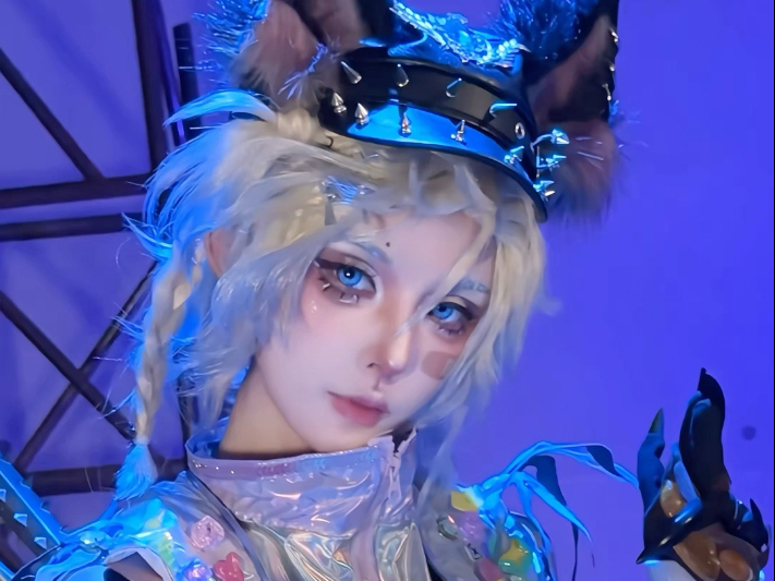 The best cat in the world.