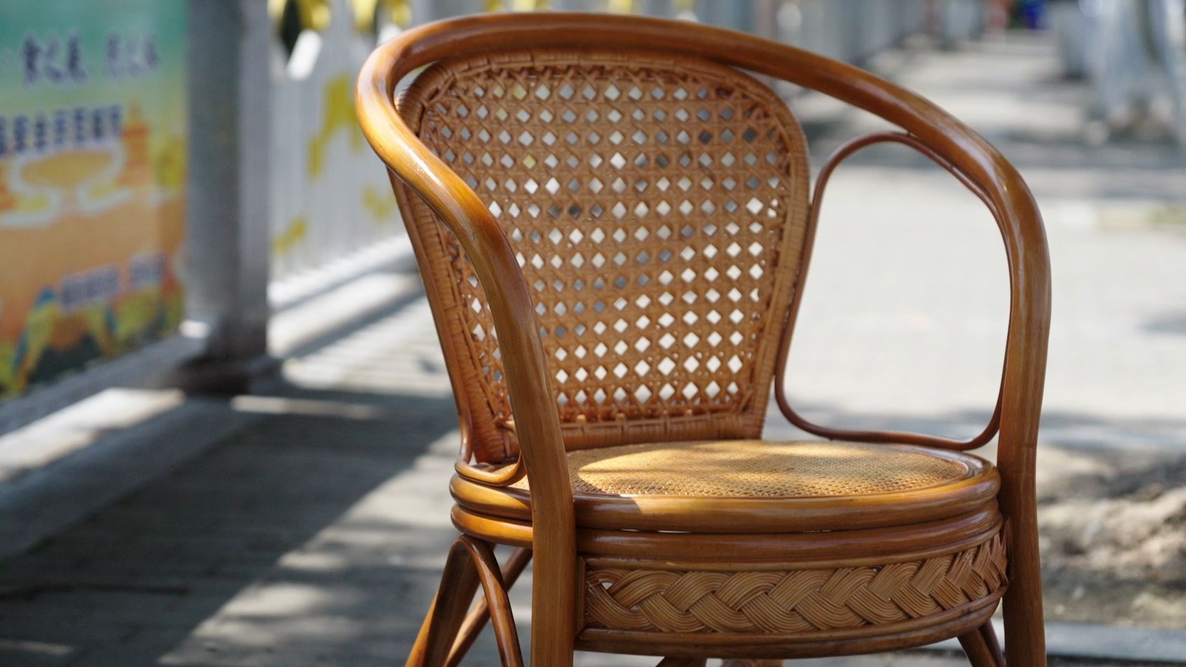 将一生编织成道道藤纹，每一处弯折都是祖辈的叮咛