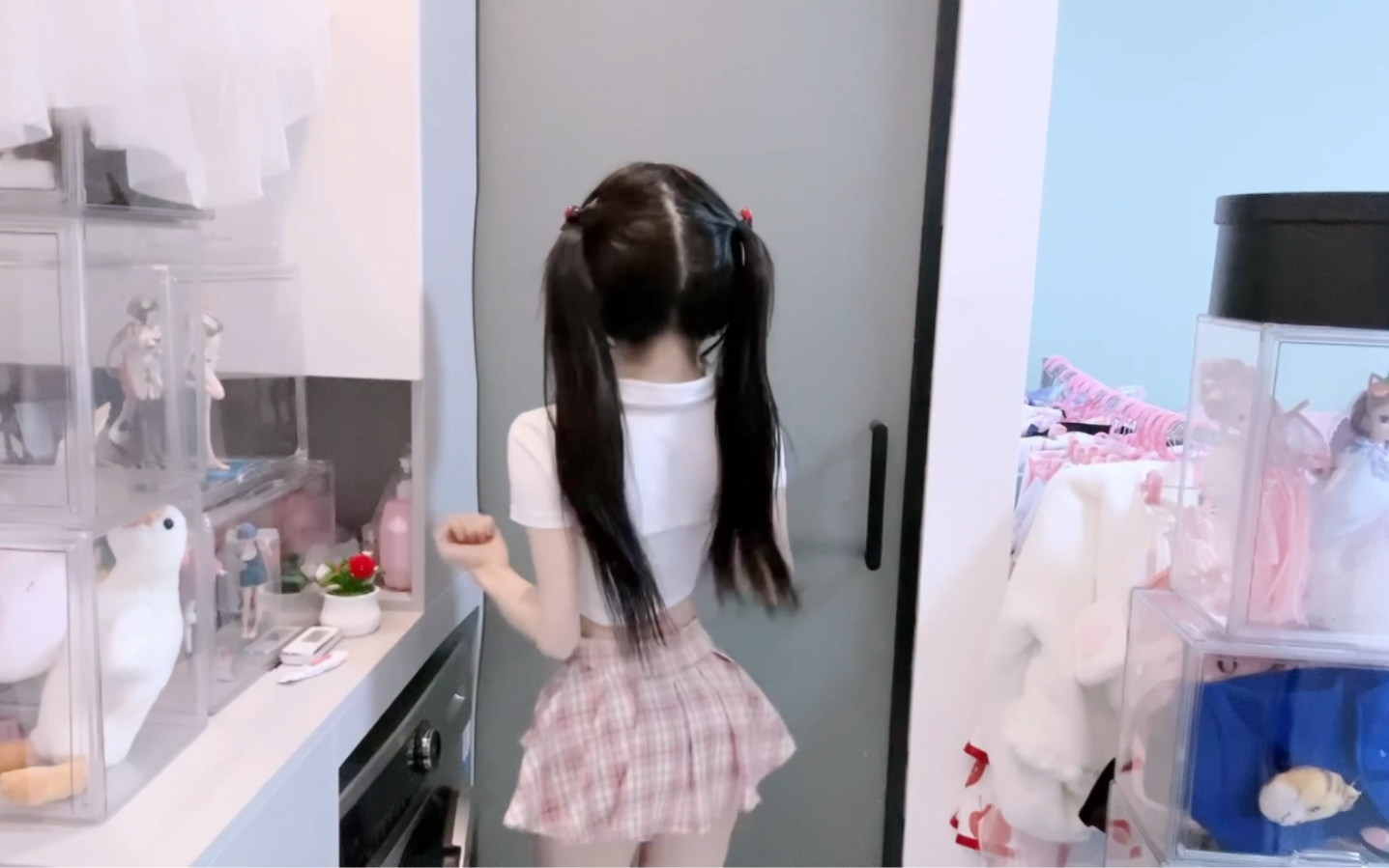 [Soft girl cat cat has become an adult] The latest video is online, begging for attention!