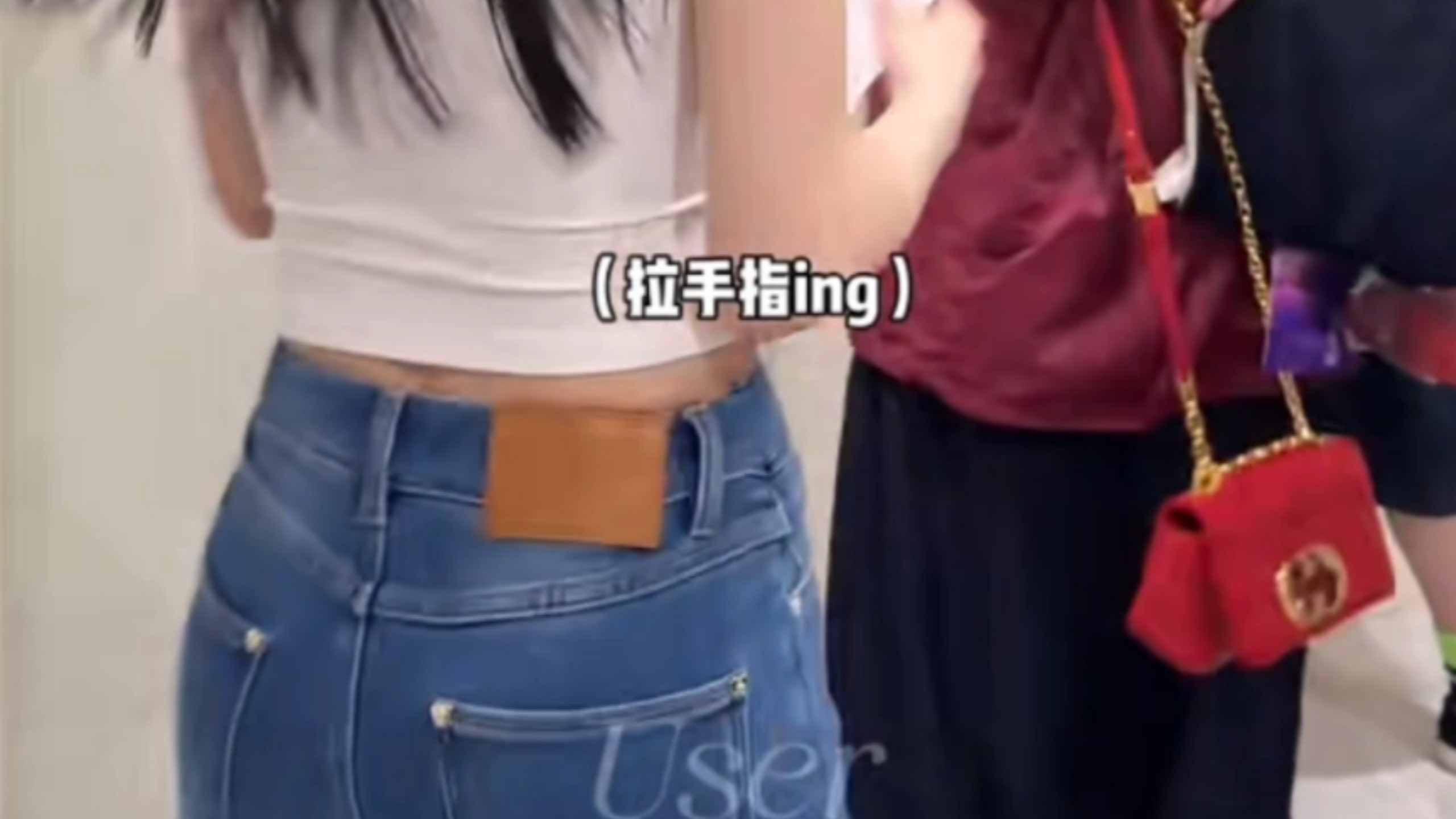 向涵之蓝色紧身牛仔裤