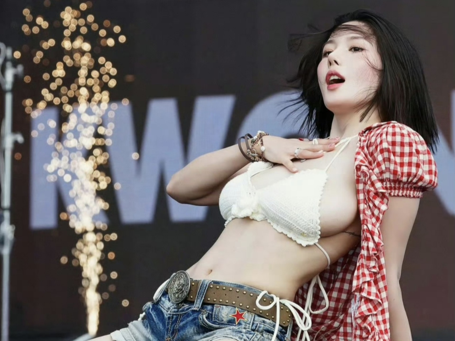 权恩妃——水弹节唯一真神