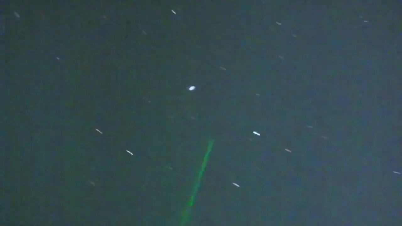 震撼!用激光灯照射UFO,被发现之后向人类展示超常闪现速度,2020年7月5日真实录像