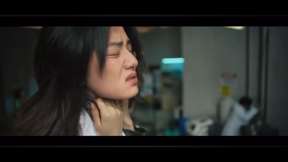 妹子刚发现秘密 就被吊死