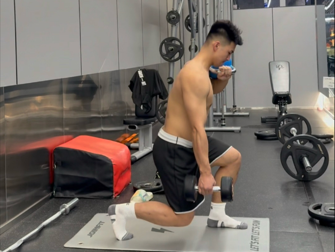 伤病恢复下肢训练的一天 努力恢复 早日重返赛场