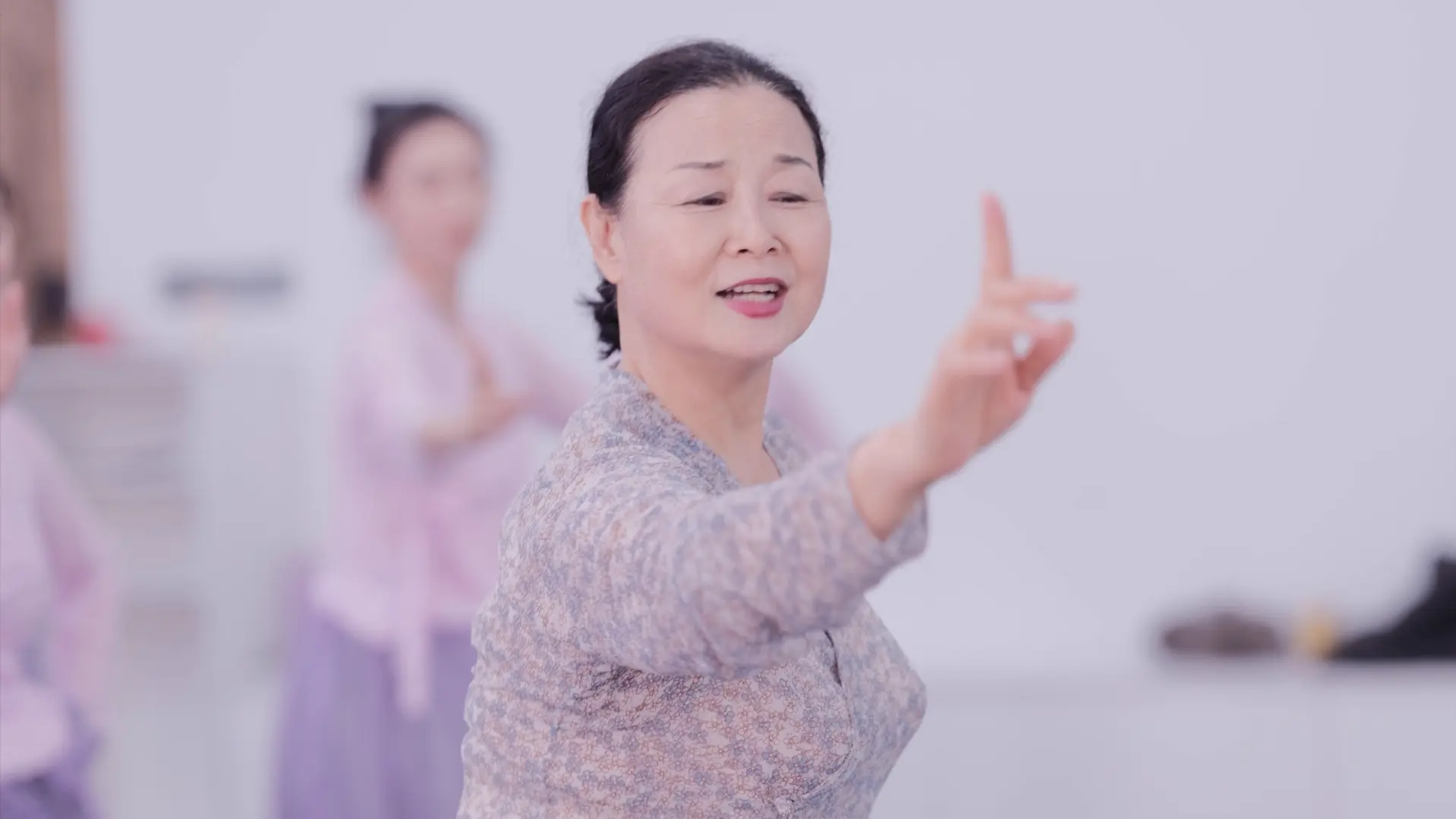 崔美善教授朝鲜族舞蹈基础课堂