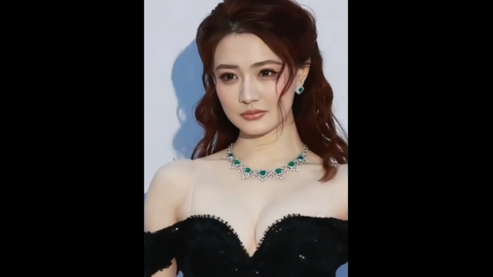 徐璐璞渊时装周路透视频，完全是公主来着