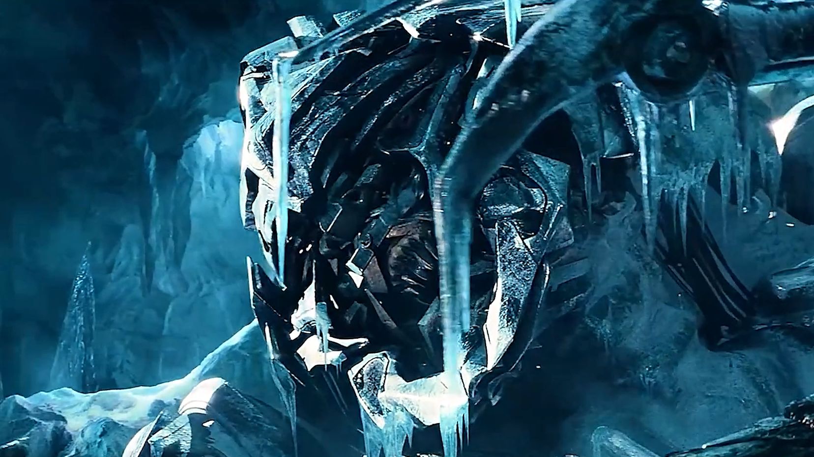 万里冰封下藏着一个巨型机甲，一个冒险家掉进冰窟发现了它《变形金刚》