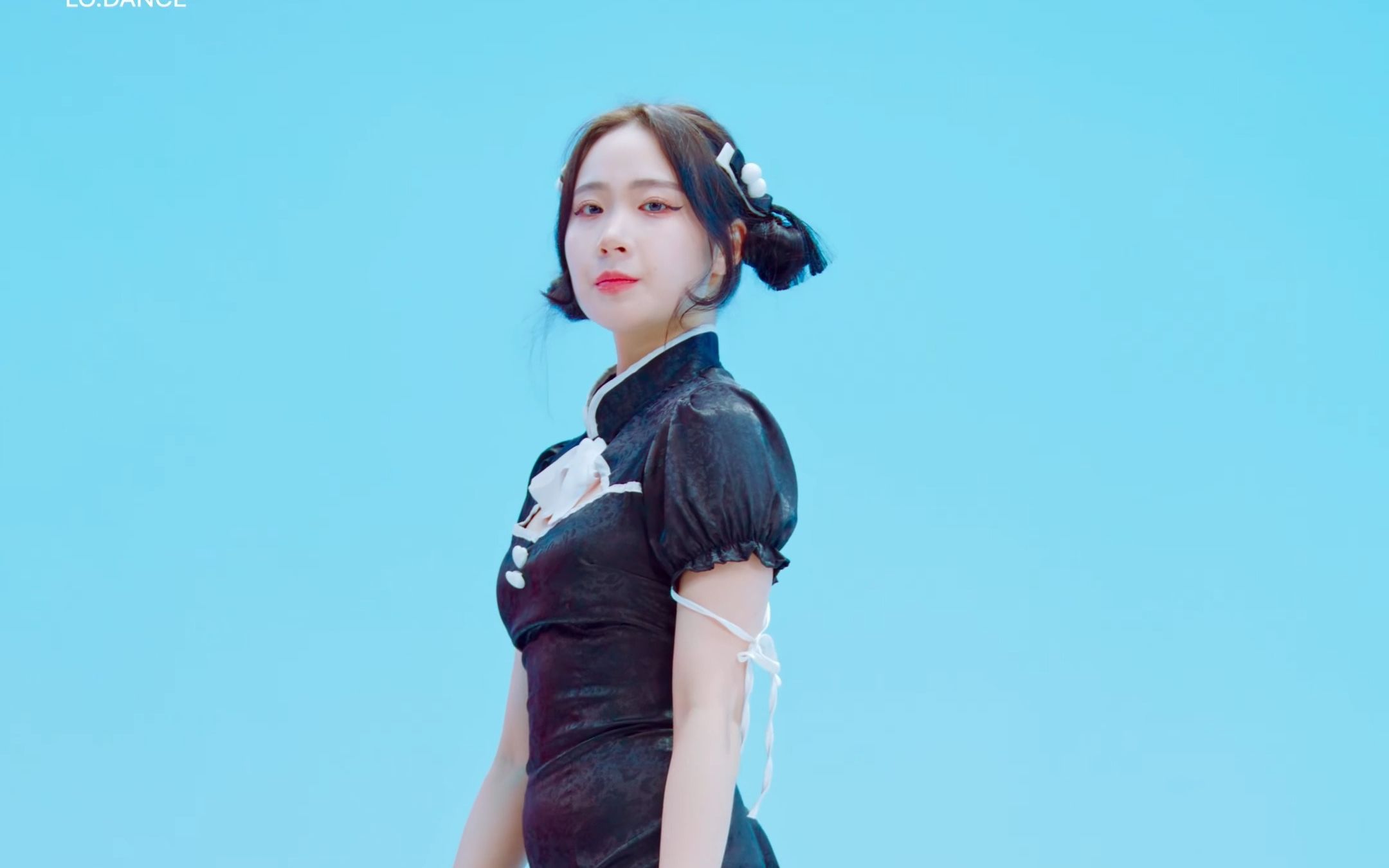 Jung In, we go, black cheongsam.