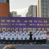 初中生合唱比赛《奇迹再现》。唱着唱着就真的出现了光