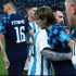 阿根廷3:0克罗地亚【贺炜诗意解说】送别魔笛。这就是足球的魅力，一段传奇走向落幕，另一段传奇继续谱写。