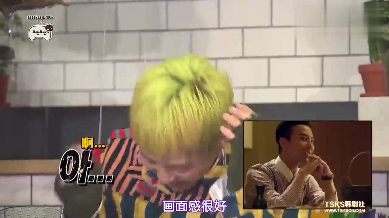 Bigbang成员们一起看权志龙的演技，GD害羞到坐立不安太可爱了！