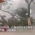江西赣州突遭强对流天气，11级大风掀起狂风暴雨！