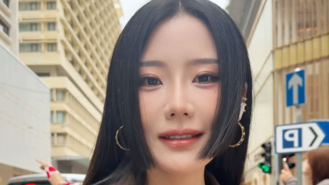 我妈关注我b站了，不要乱说话。#穿搭 #女帝 #黑道千金 #御姐 #fitcheck