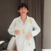 TF三代-直击张极洗澡现场，孩子大胆泡澡不关门，张泽禹-我现在关门来得及吗