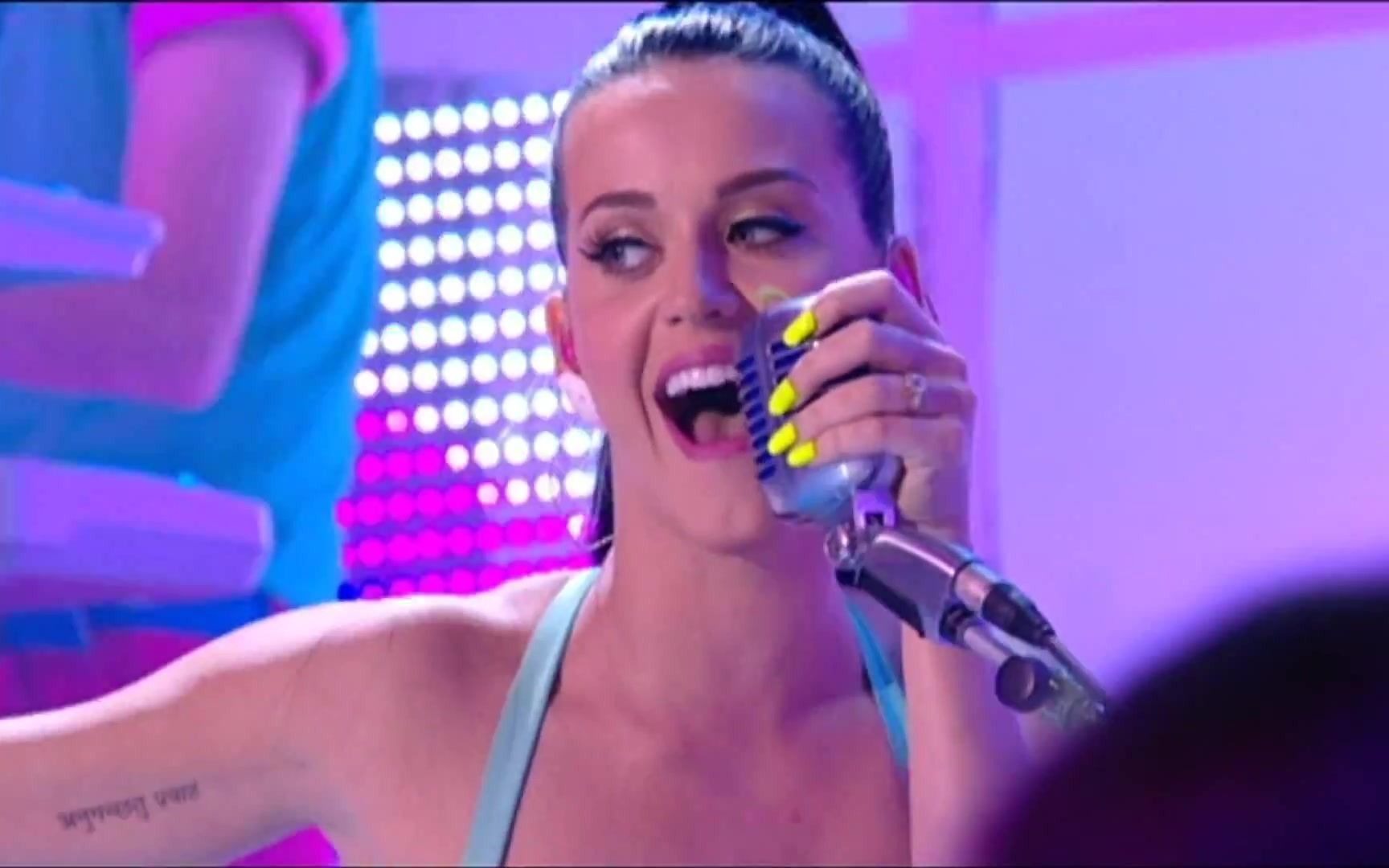 LIVE】Katy Perry - California Gurls (Le Grand Journal 现场)  [2010.06.11]_哔哩哔哩(゜-゜)つロ干杯~-bilibili