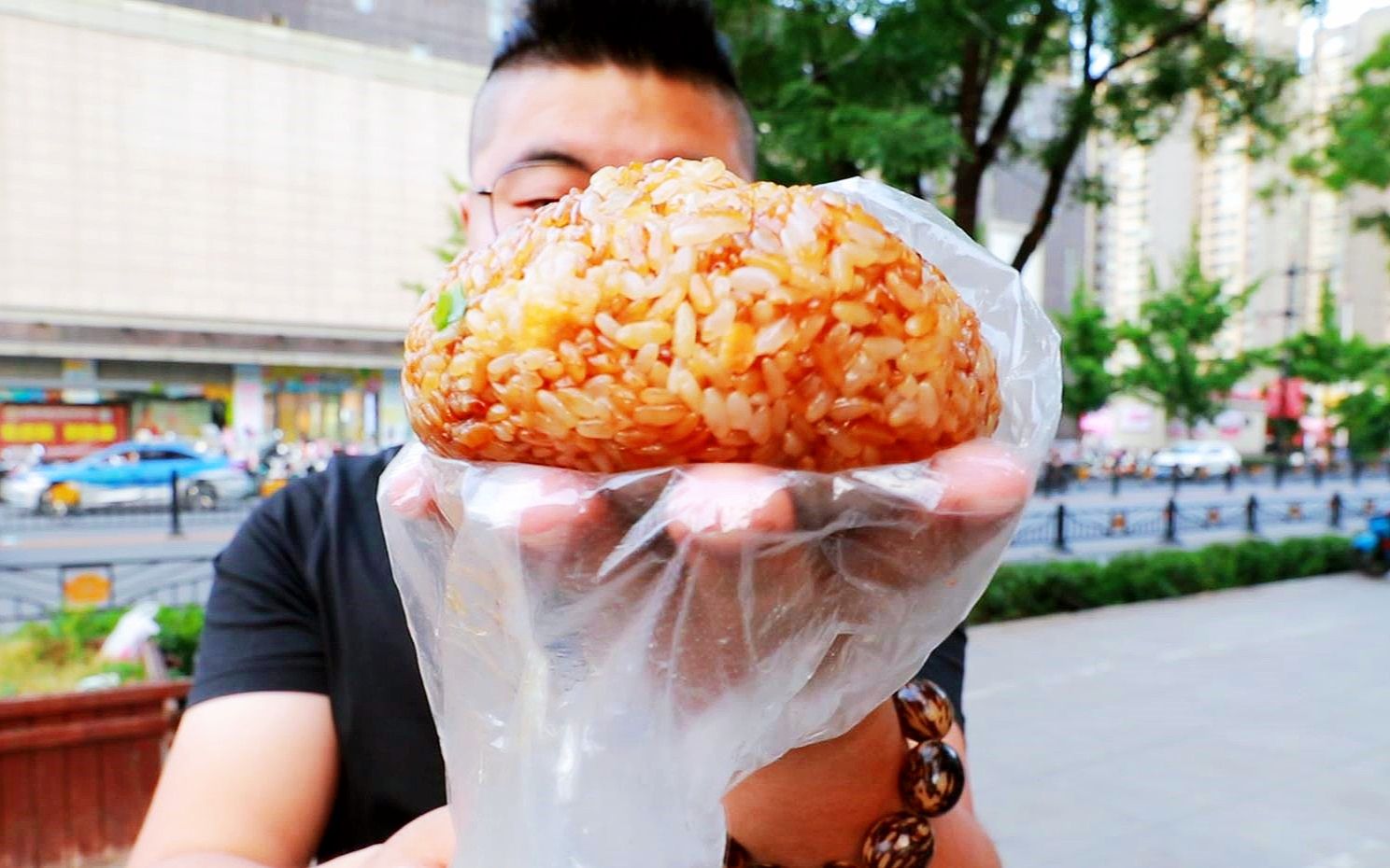 糯米饭最好吃的做法，糯米饭团：拿一块,咬一口,糯米|龙城茶座-化龙巷