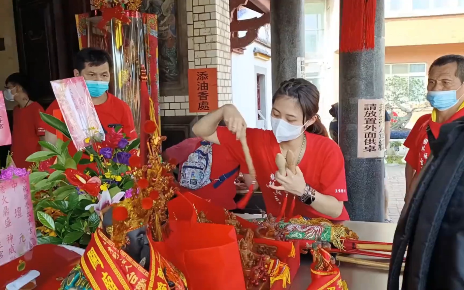 Pure girl's hand and pure girl's hand. - Pure girl's hand and pure girl's hand.