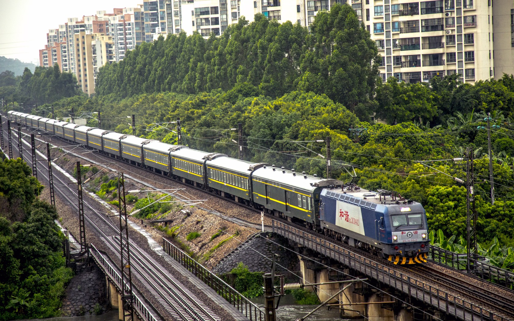 【中国铁路】2019-08-18京广线广州平步大桥附近机位拍摄列车高速通过合集，附机位截图