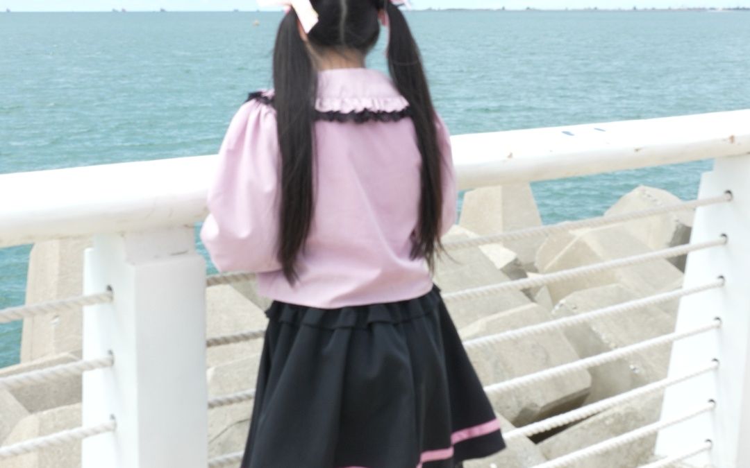 [150cm Ice Ling Purple] The wind on the beach blew up the double ponytail, brushed the skirt, revealing the black silk ......