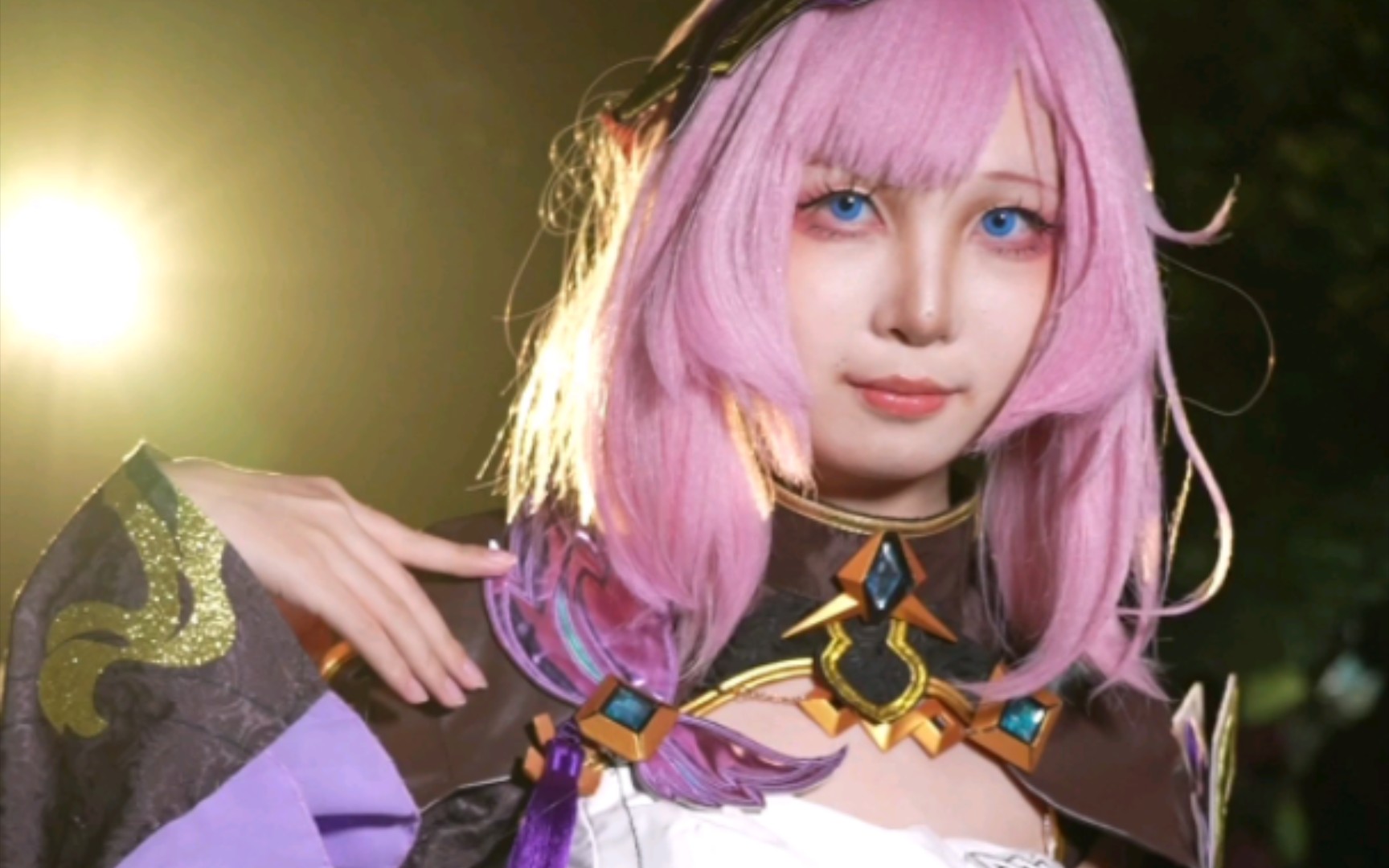 Ellie Hia cos] - The starry sky at night is frequented by Ellie from time to time.